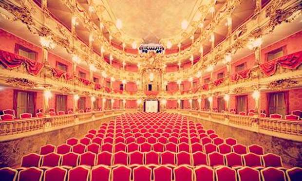 Hen Do, Hen Weekend and Hen Party Opera House Tour Entertainment