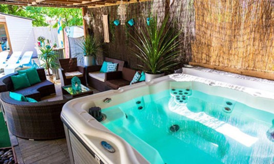 Hot tub at the surf shack