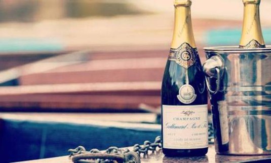 Cambridge - Hen Party Ideas & Activities - Champagne Punting Tour