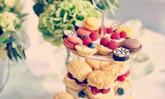 Edinburgh - Afternoon Tea Bus Tour - Hen Do Ideas