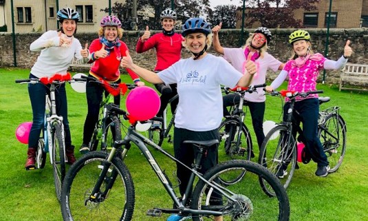 Group of hen girls ready for their cycle tour in Edinburgh - Hen Weekend Activity 