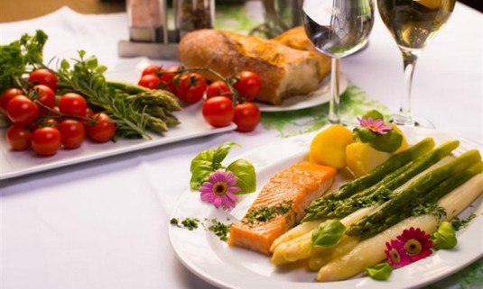 a nice dinner on a 'dinner on a bus' tour in Paris